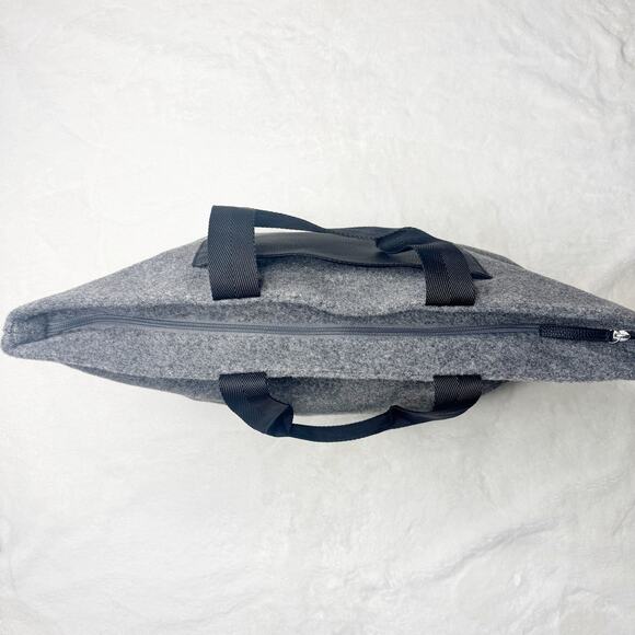 DSW Gray and Black Felt Zip Top Shoe Compartment Lightweight Travel Bag Tote - Picture 3 of 9